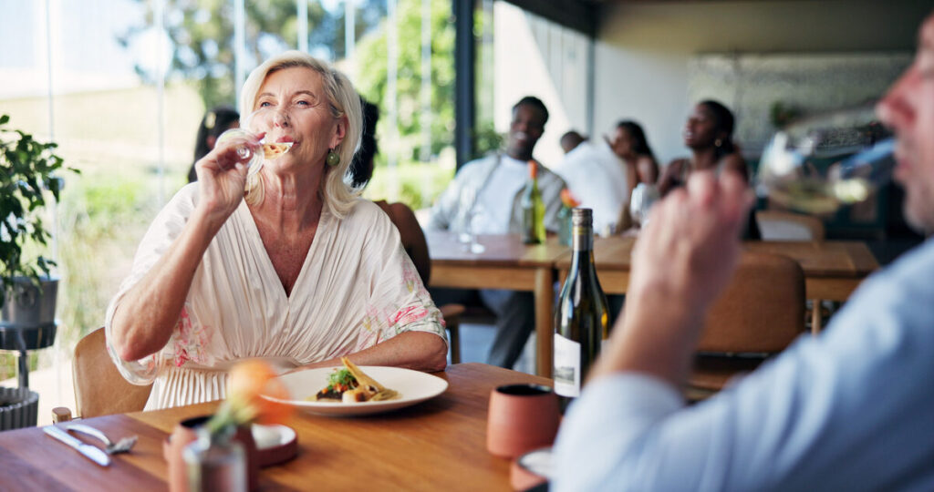 A Food Lover’s Guide to Oyster Bay Cove: Top Restaurants, Cozy Cafés, and Hidden Culinary Gems